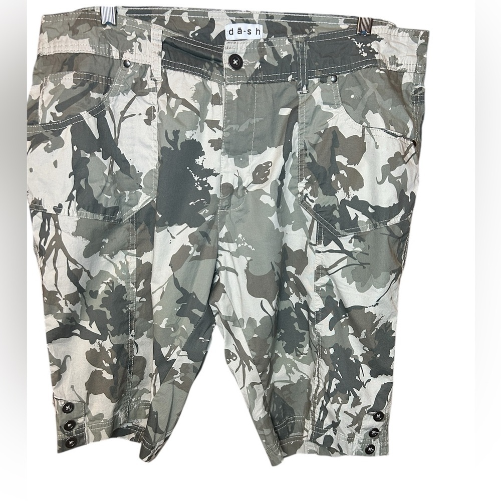DASH Shorts Womens 16W Camo Cargo